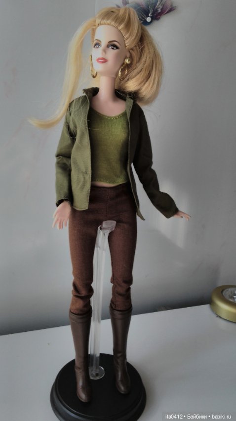 Барби Миссис Чтотут из «Излома времени» и гибриды на её теле