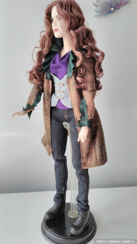 Барби Миссис Чтотут из «Излома времени» и гибриды на её теле