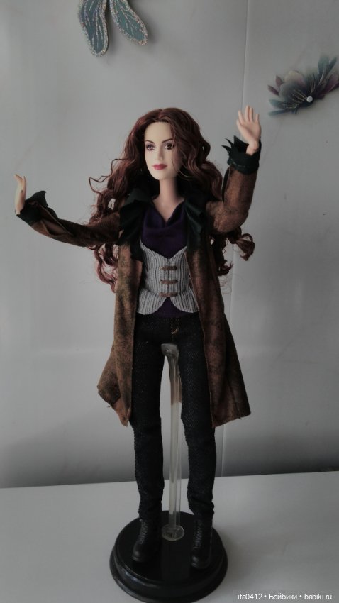 Барби Миссис Чтотут из «Излома времени» и гибриды на её теле