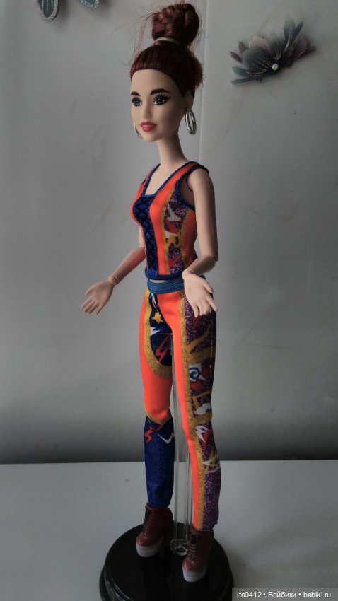 Барби Миссис Чтотут из «Излома времени» и гибриды на её теле