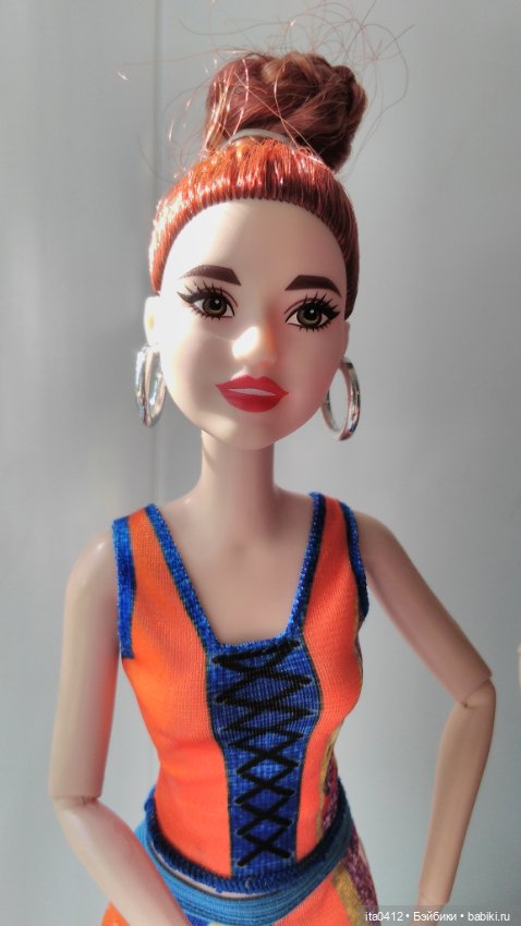 Барби Миссис Чтотут из «Излома времени» и гибриды на её теле