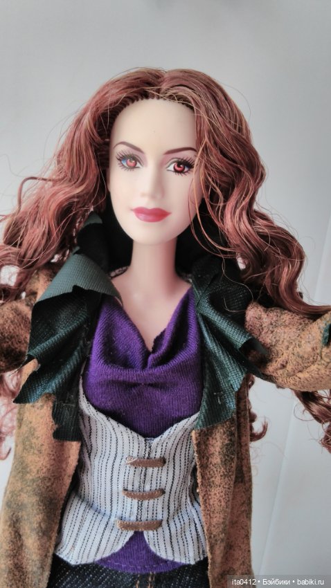 Барби Миссис Чтотут из «Излома времени» и гибриды на её теле