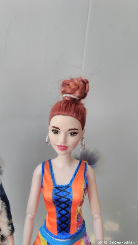 Барби Миссис Чтотут из «Излома времени» и гибриды на её теле