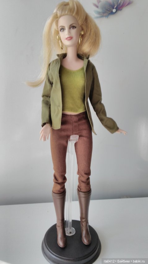 Барби Миссис Чтотут из «Излома времени» и гибриды на её теле