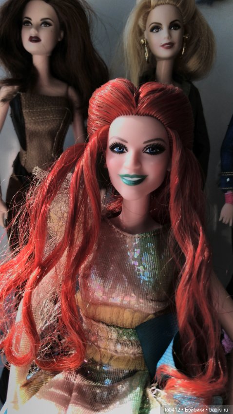 Барби Миссис Чтотут из «Излома времени» и гибриды на её теле (фото 6)