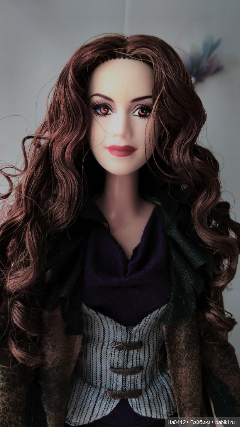 Барби Миссис Чтотут из «Излома времени» и гибриды на её теле