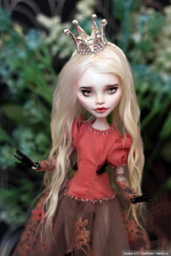 Я принцесса, у меня вон и корона есть