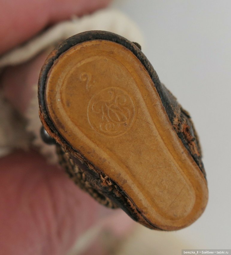 Помогите опознать клеймо на антикварной кукольной обуви