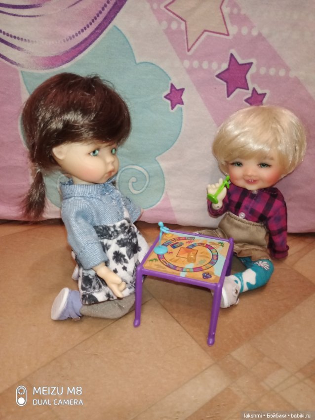 Медовые девчушки... история подсмотренная вечером на телефон