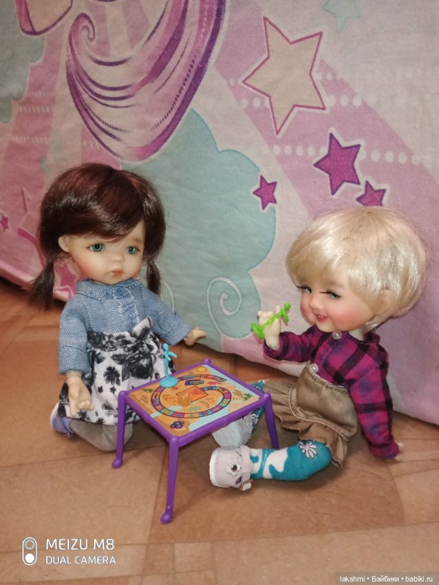 Медовые девчушки... история подсмотренная вечером на телефон