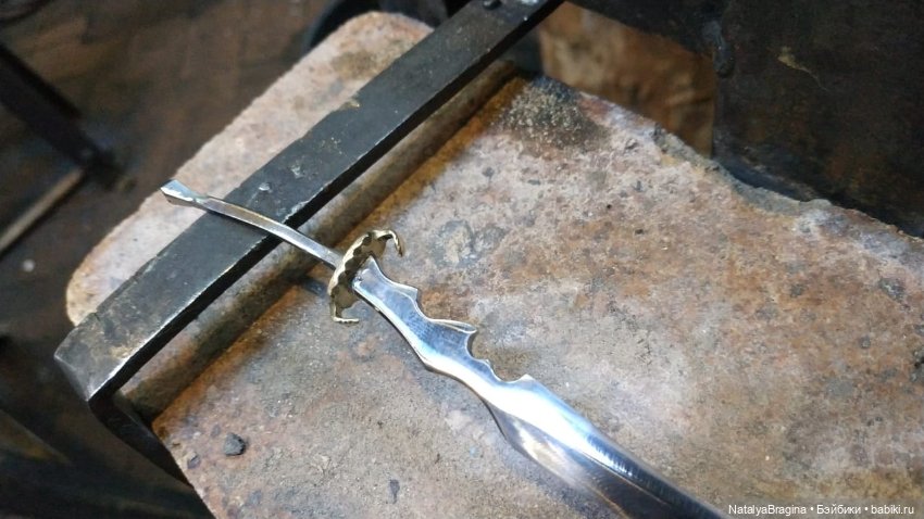 Кованый меч для темного эльфа (фото 2)