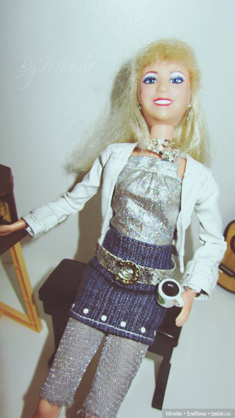 Hannah Montana Fashion Moves Collection Dancing Doll (2009)