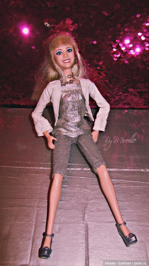 Hannah Montana Fashion Moves Collection Dancing Doll (2009)
