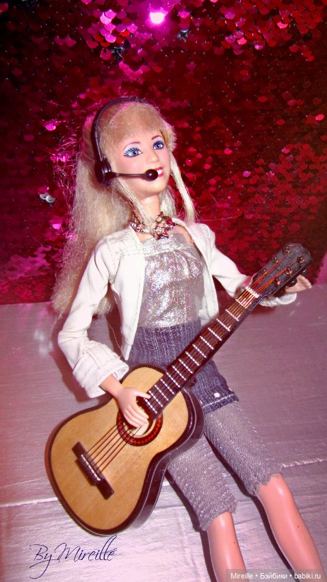 Hannah Montana Fashion Moves Collection Dancing Doll (2009)