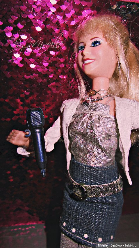 Hannah Montana Fashion Moves Collection Dancing Doll (2009)