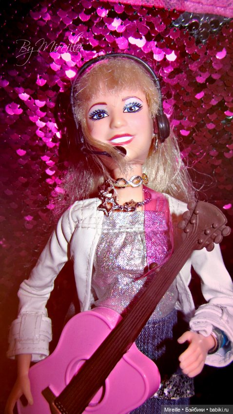 Hannah Montana Fashion Moves Collection Dancing Doll (2009)