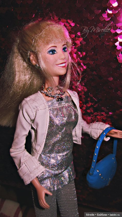 Hannah Montana Fashion Moves Collection Dancing Doll (2009)