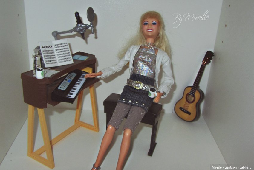 Hannah Montana Fashion Moves Collection Dancing Doll (2009)