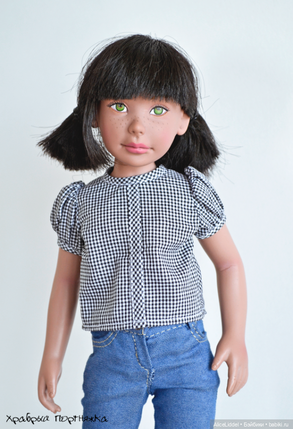 Множество нарядов для очень разных кукол