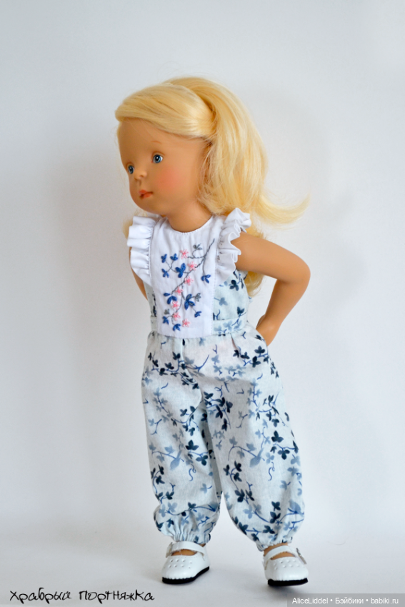 Множество нарядов для очень разных кукол
