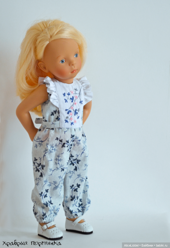 Множество нарядов для очень разных кукол