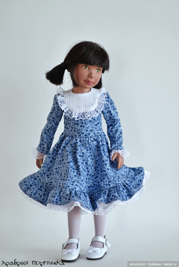 Множество нарядов для очень разных кукол