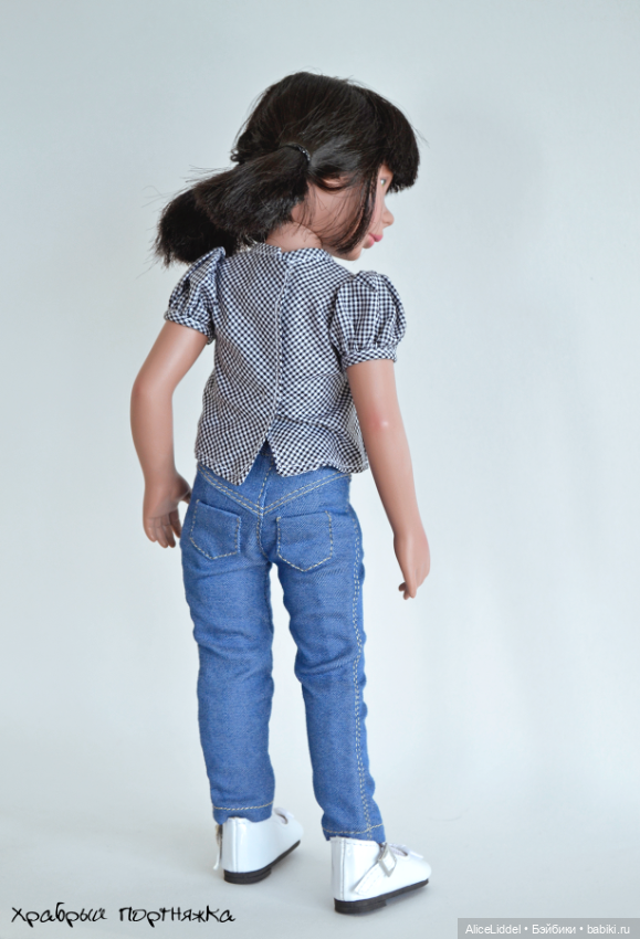 Множество нарядов для очень разных кукол