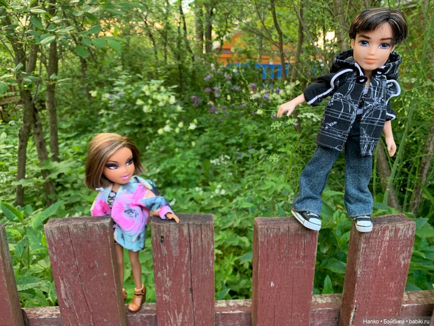 Пара Братц. Лето. Прогулка