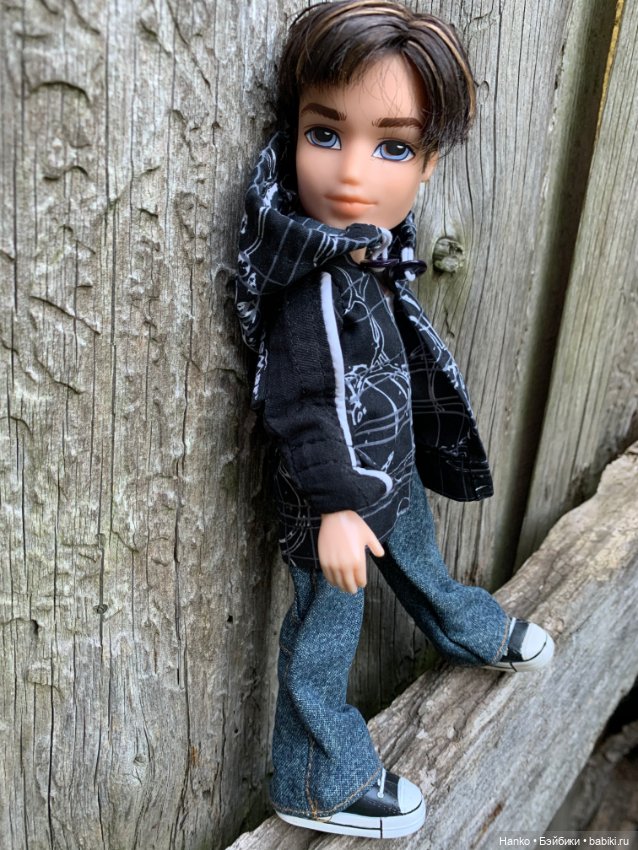 Пара Братц. Лето. Прогулка