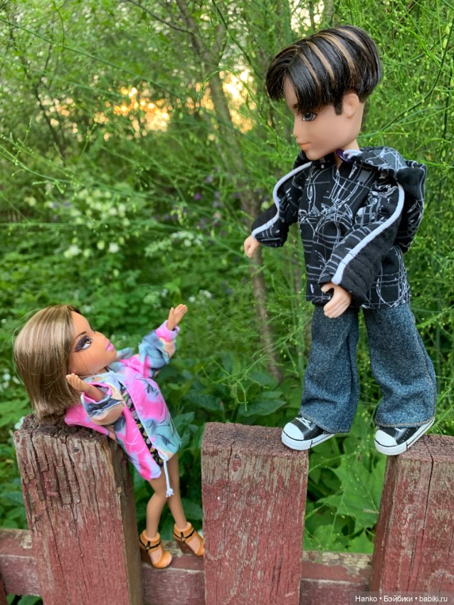Пара Братц. Лето. Прогулка
