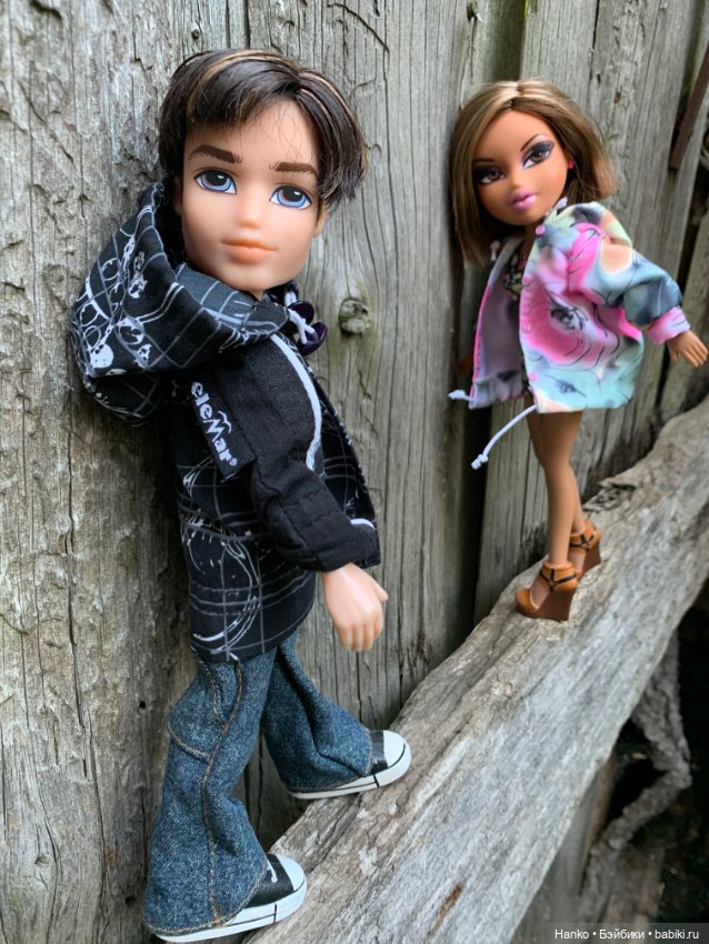 Пара Братц. Лето. Прогулка