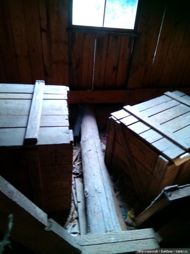 Темный, темный чердак, где много-много сундуков