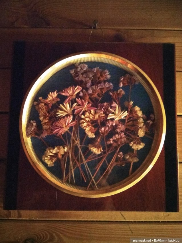 Темный, темный чердак, где много-много сундуков