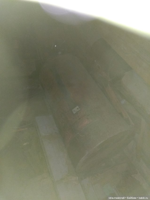 Темный, темный чердак, где много-много сундуков