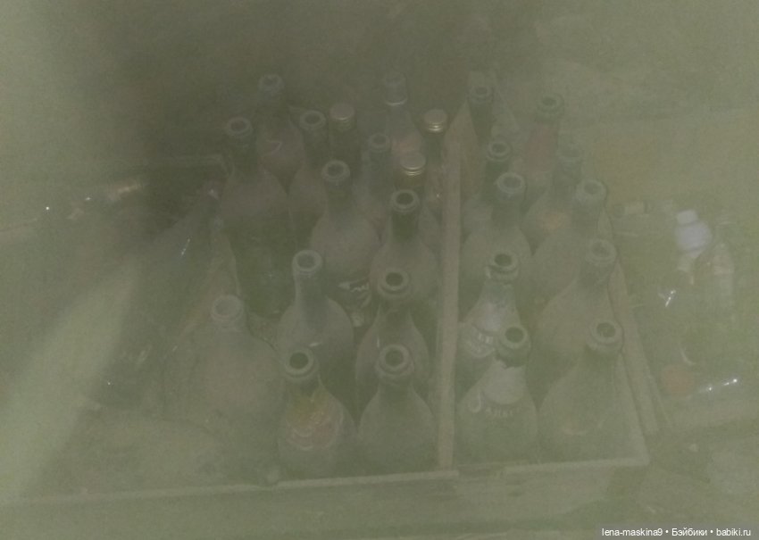 Темный, темный чердак, где много-много сундуков