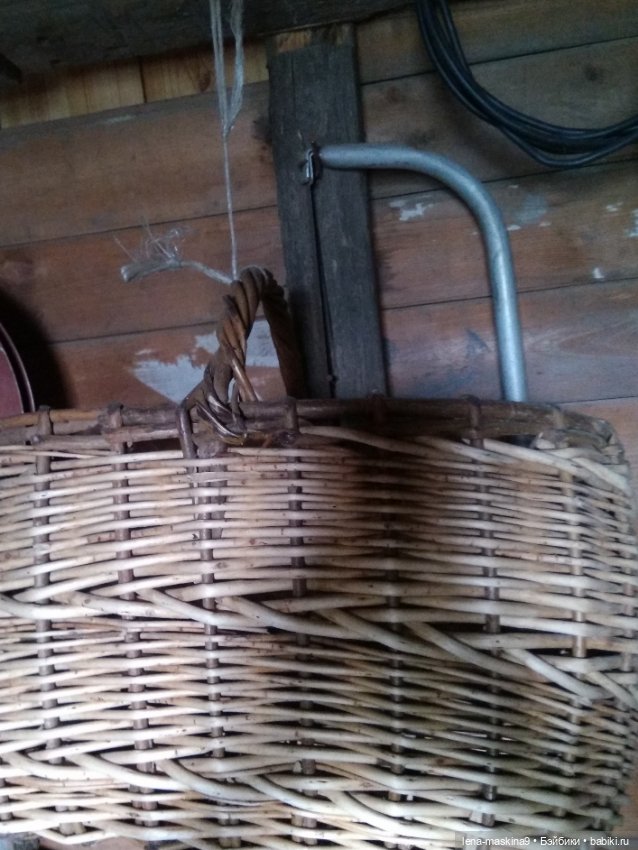 Темный, темный чердак, где много-много сундуков