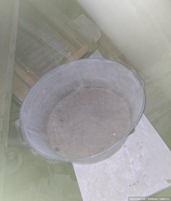 Темный, темный чердак, где много-много сундуков