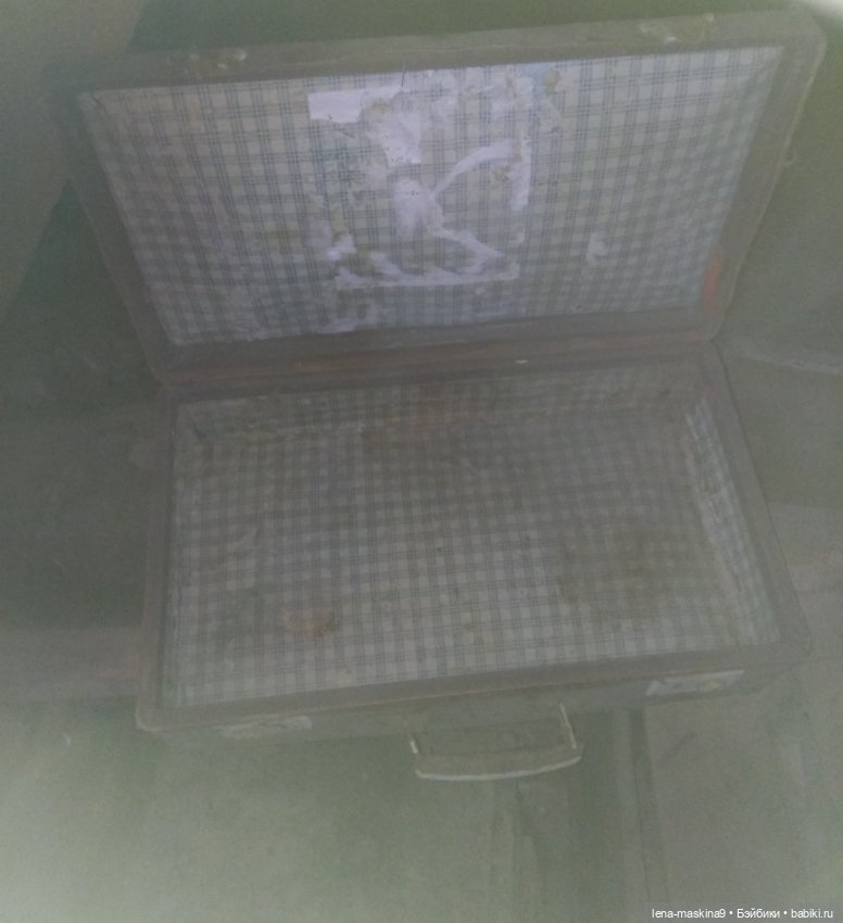 Темный, темный чердак, где много-много сундуков