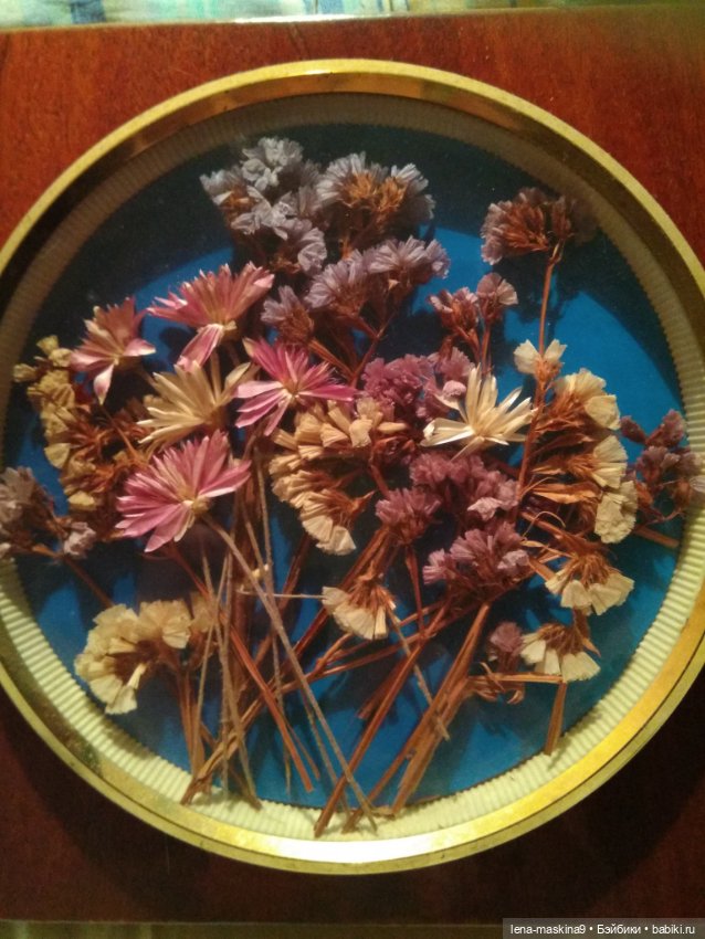 Темный, темный чердак, где много-много сундуков