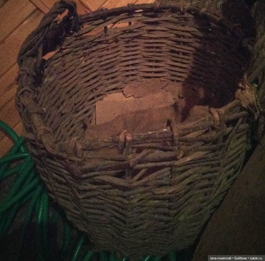 Темный, темный чердак, где много-много сундуков