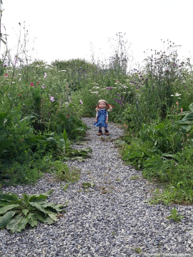 Меган Zwergnase путешествует по Украине