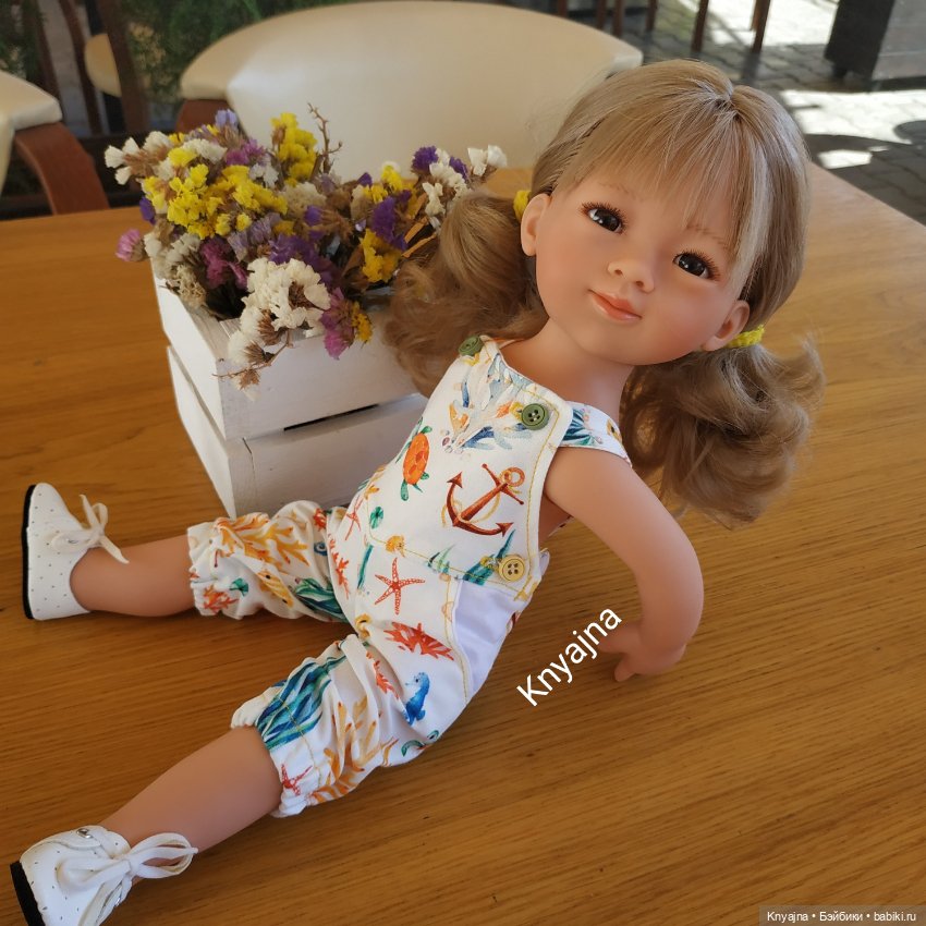 Моя ватрушечка Селия на прогулке в жаркий летний денек