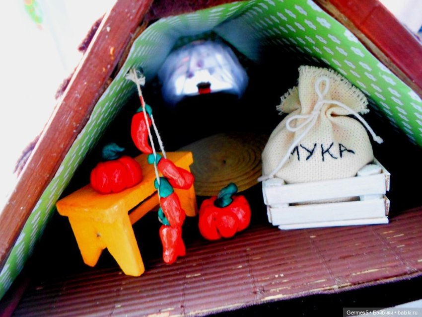 Домик — Авторские игрушки из разных материалов: синельная проволока (фото 7)