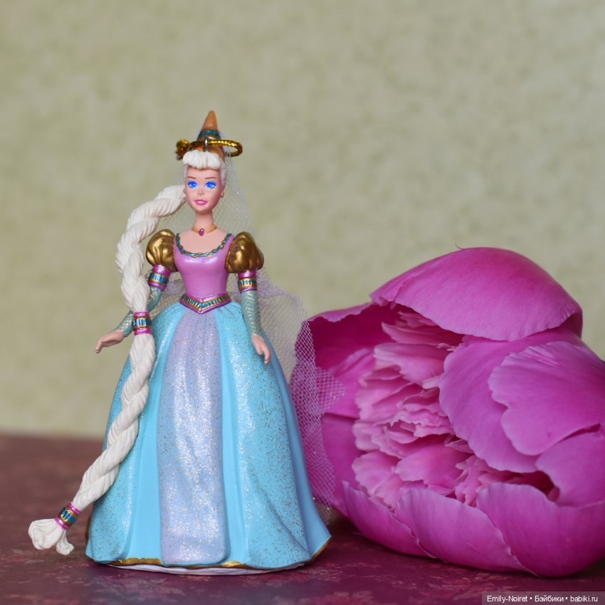 Три красотки от Hallmark — Фарфоровые статуэтки и фигурки: винтаж (фото 2)