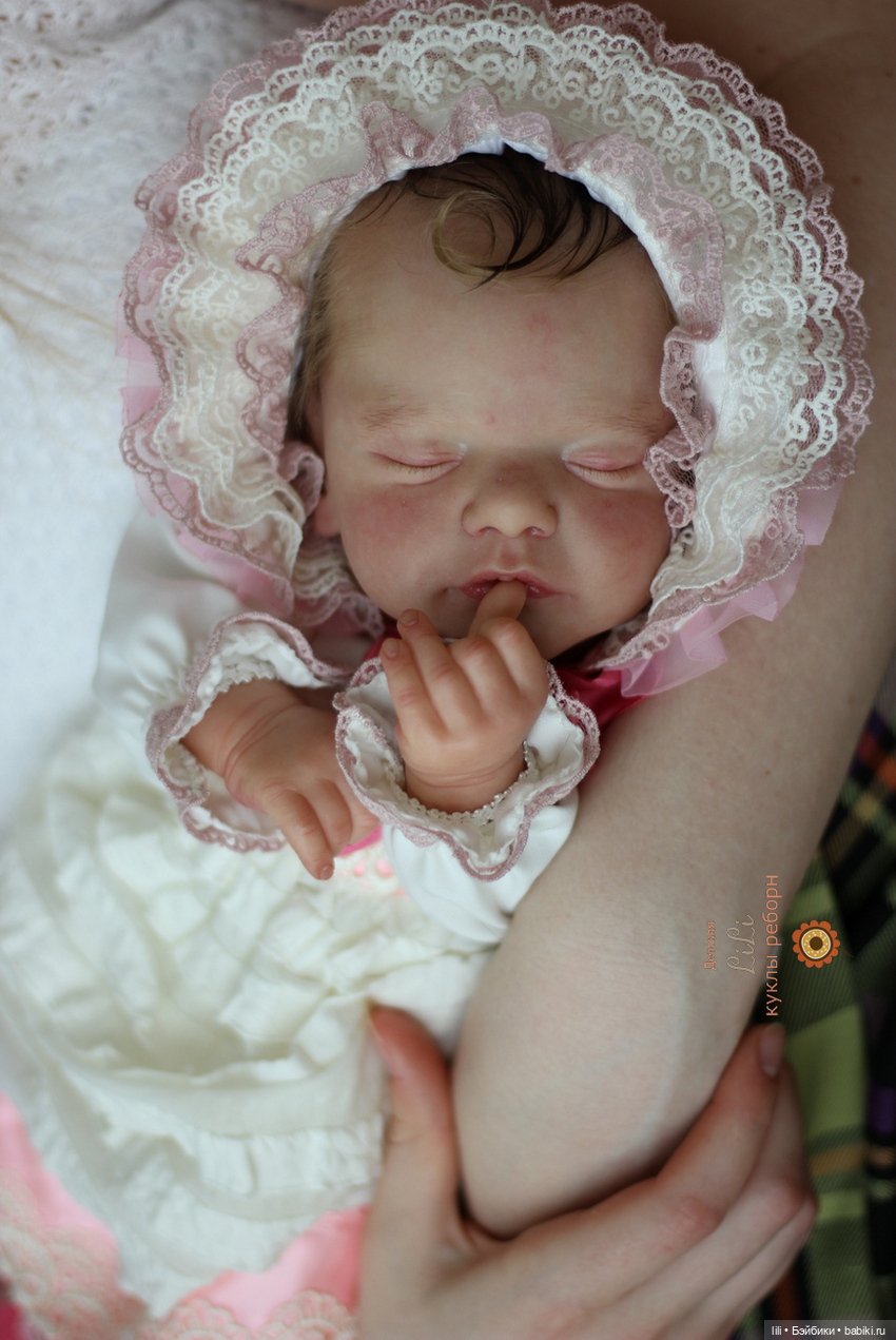 Нарядная малышка из молда Sam