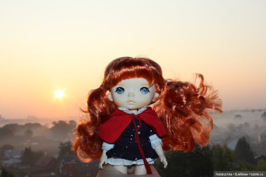 Воскресное утро в большом городе. Кукла "Красная шапочка" 20 см от Хiaomi Monst doll