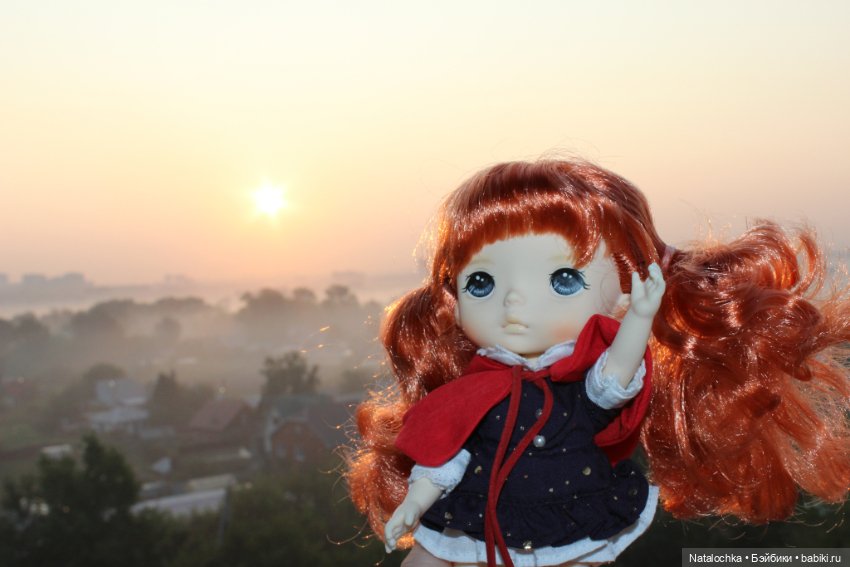 Воскресное утро в большом городе. Кукла "Красная шапочка" 20 см от Хiaomi Monst doll (фото 3)