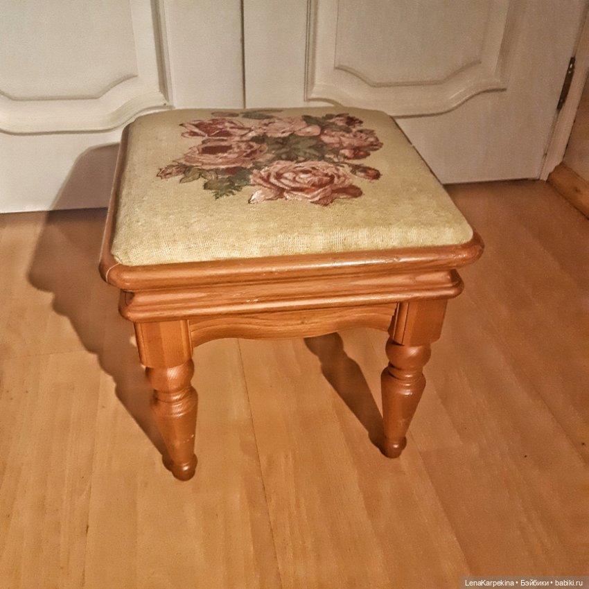 Про фонарь, бюро, табуреточку и кошку