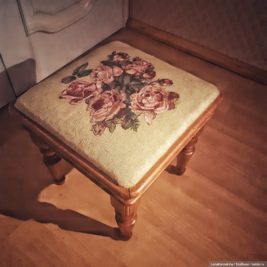 Про фонарь, бюро, табуреточку и кошку