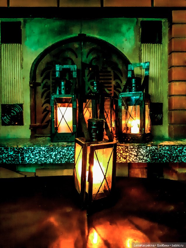 Про фонарь, бюро, табуреточку и кошку